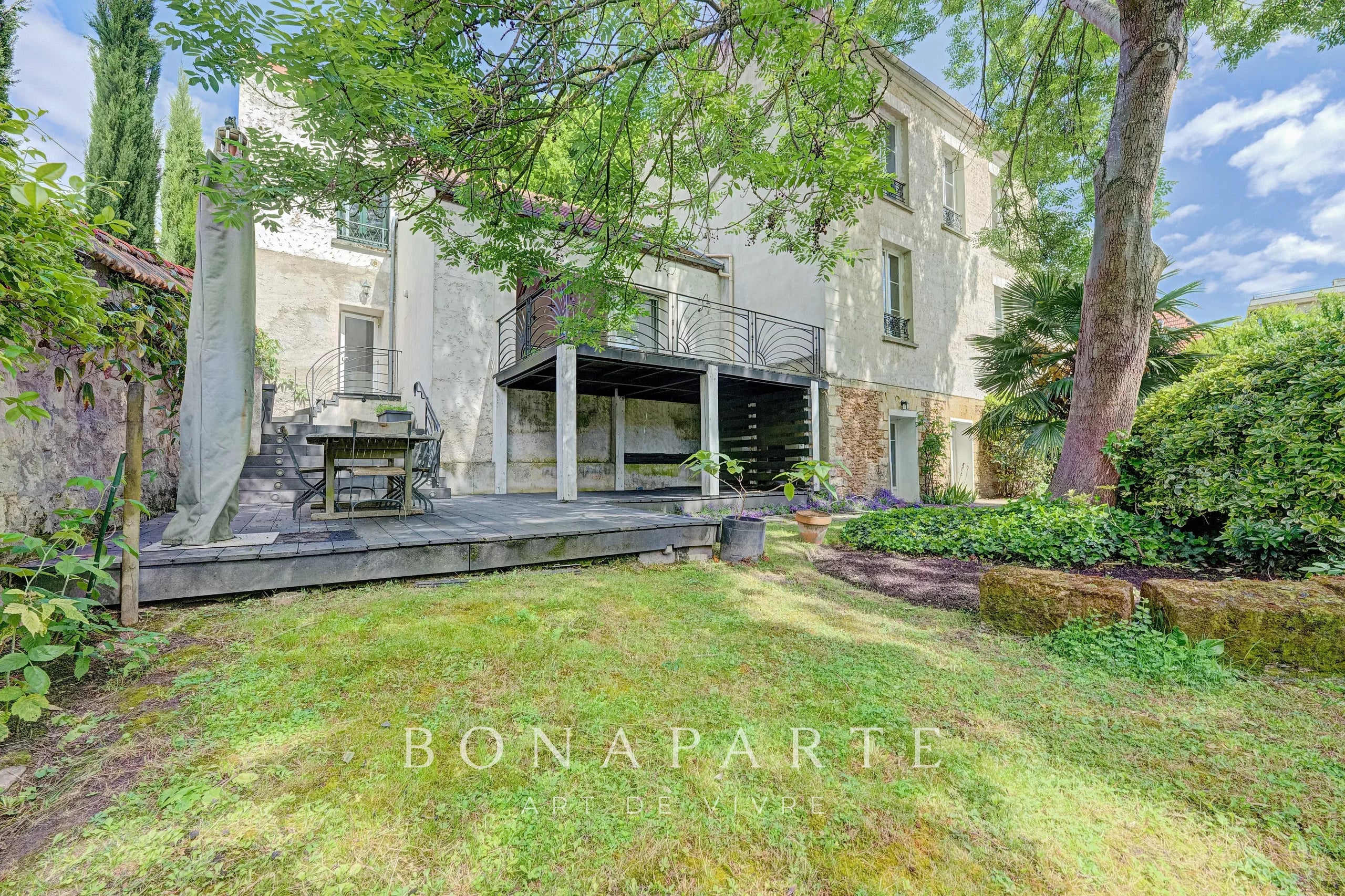 Maison familiale de 218 m² avec 2 pièces indépendant et garage – Rueil-Malmaison