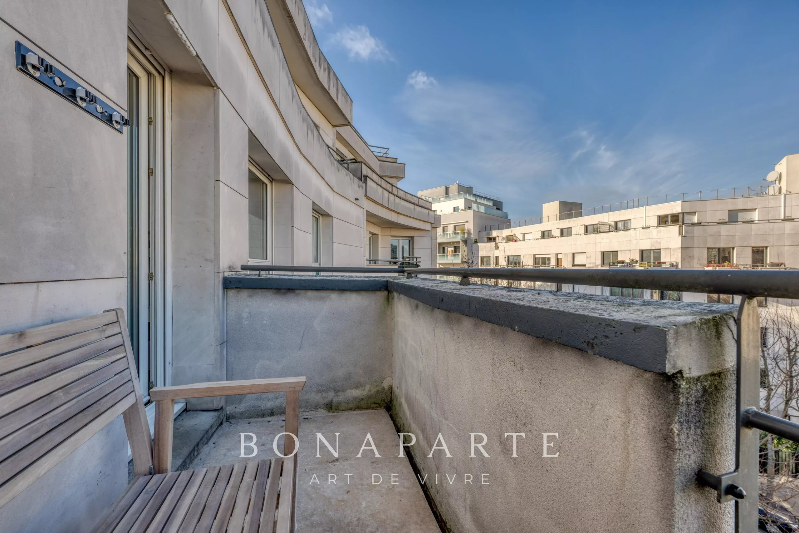 Studio rénové de 26m2 avec balcon et parking